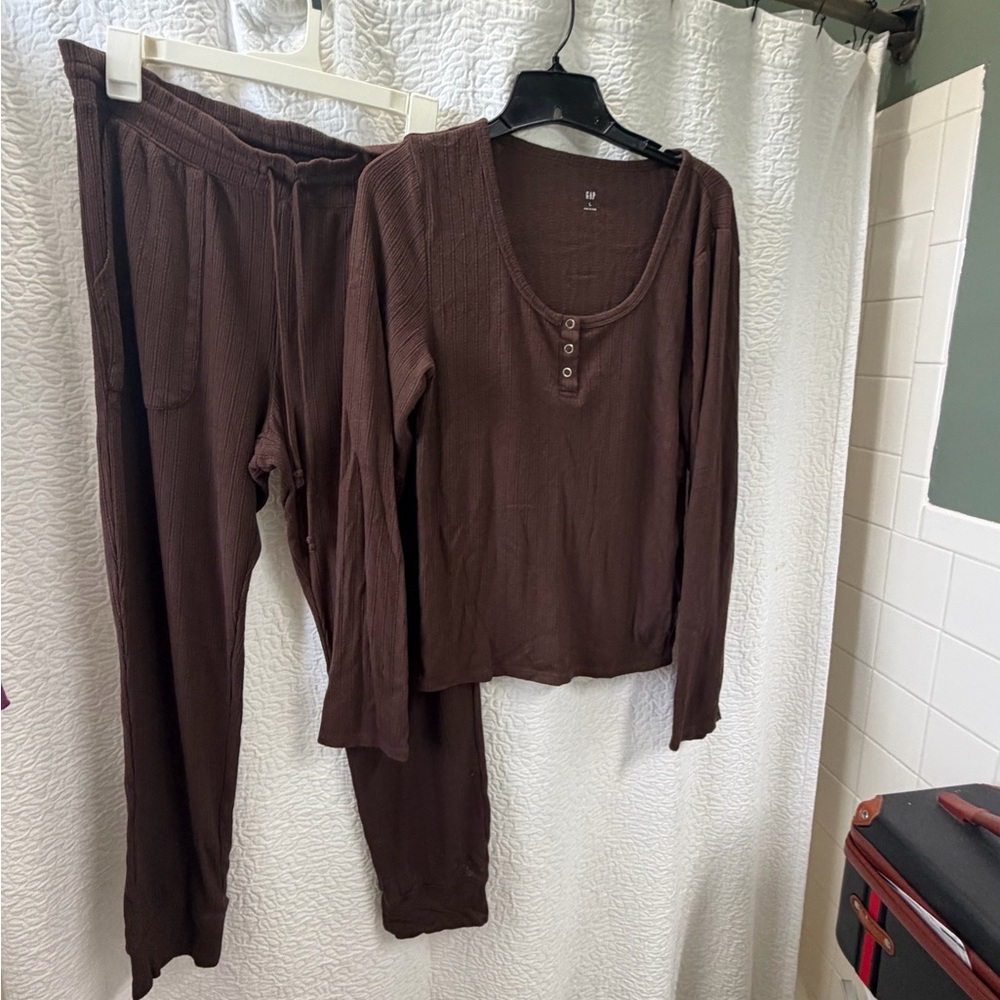 Ribbed Two-Piece Lounge Set in Deep Brown